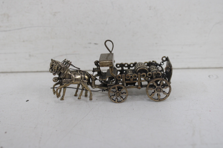 Klein metalen beeld koets met paarden – foto 3 – kavel bij GSD Auctions, Zoeterwoude
