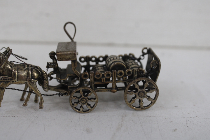 Klein metalen beeld koets met paarden – foto 5 – kavel bij GSD Auctions, Zoeterwoude
