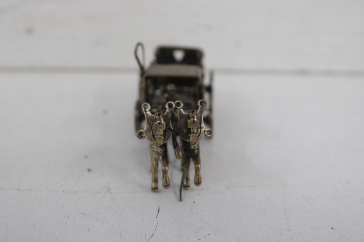 Klein metalen beeld koets met paarden – foto 6 – kavel bij GSD Auctions, Zoeterwoude