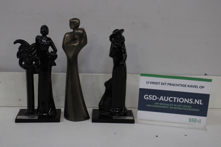 Set van 3 Vrouwelijke Beelden – kavel bij GSD Auctions, Zoeterwoude