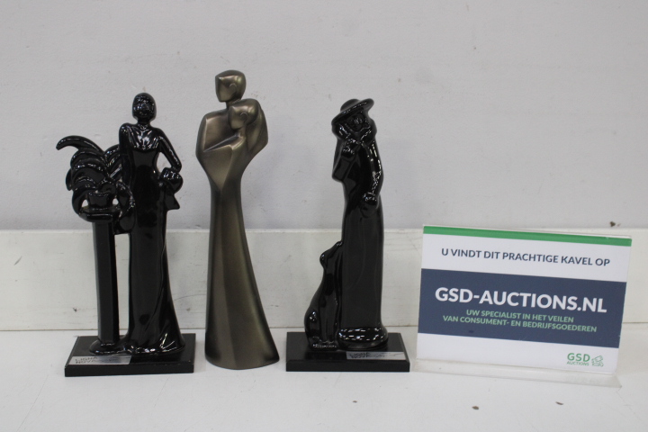 Set van 3 Vrouwelijke Beelden – foto 2 – kavel bij GSD Auctions, Zoeterwoude