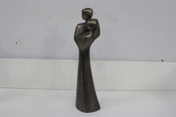 Set van 3 Vrouwelijke Beelden – foto 5 – kavel bij GSD Auctions, Zoeterwoude