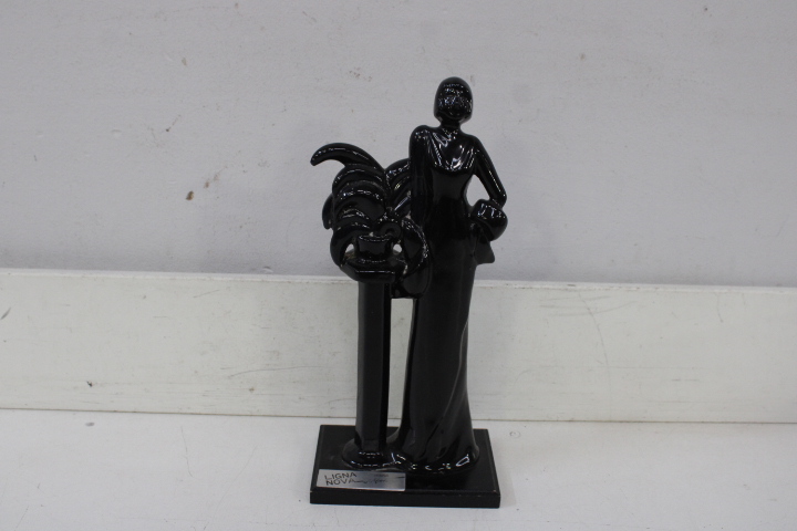 Set van 3 Vrouwelijke Beelden – foto 17 – kavel bij GSD Auctions, Zoeterwoude