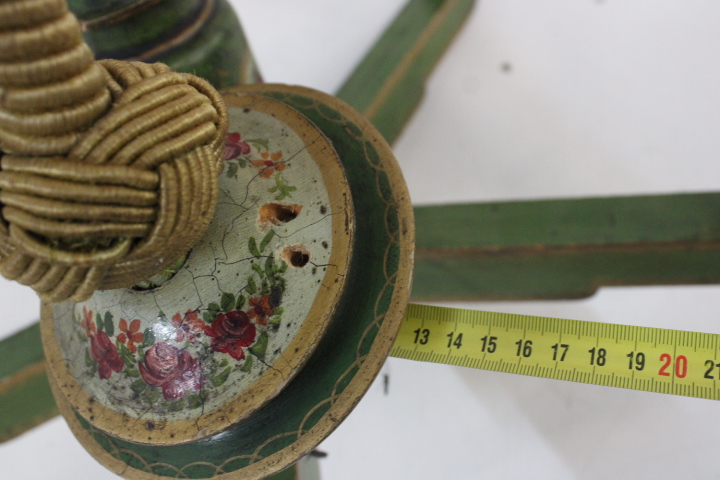 Antieke groene houten hanglamp – foto 19 – kavel bij GSD Auctions, Zoeterwoude