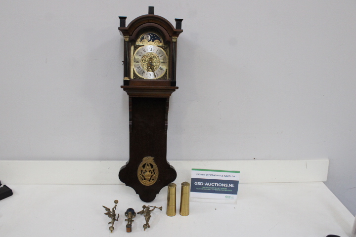 Antieke houten staartklok met messing wijzerplaat – foto 3 – kavel bij GSD Auctions, Zoeterwoude