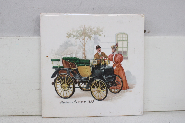 Set van 8 decoratieve tegels met klassieke auto's en molen – foto 8 – kavel bij GSD Auctions, Zoeterwoude