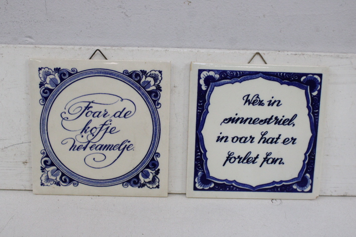 Set van 8 decoratieve tegels met klassieke auto's en molen – foto 11 – kavel bij GSD Auctions, Zoeterwoude
