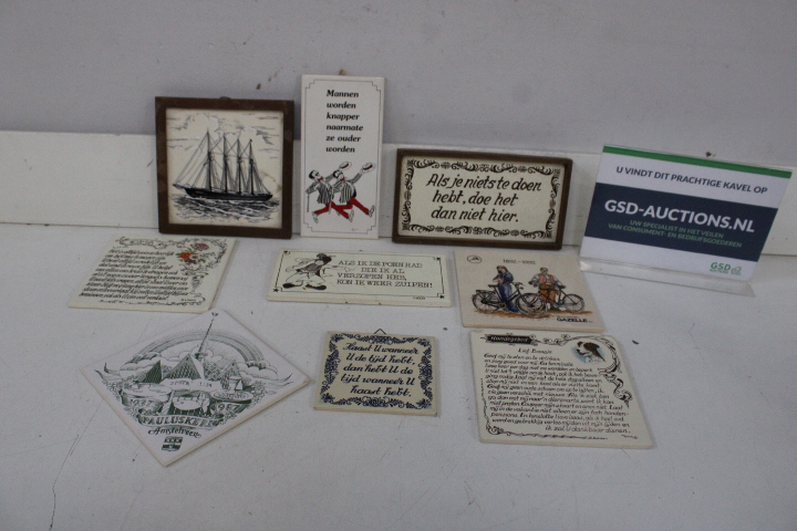 Set van 9 siertegels met tekst en afbeelding – foto 2 – kavel bij GSD Auctions, Zoeterwoude