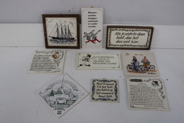 Set van 9 siertegels met tekst en afbeelding – foto 4 – kavel bij GSD Auctions, Zoeterwoude
