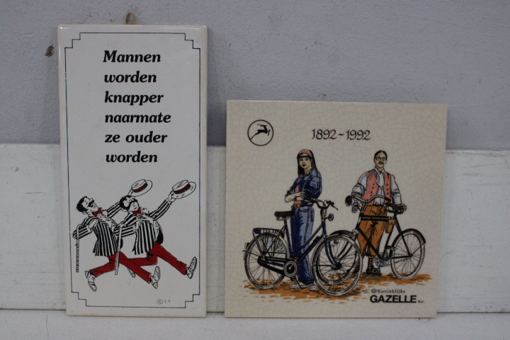 Set van 9 siertegels met tekst en afbeelding – foto 8 – kavel bij GSD Auctions, Zoeterwoude