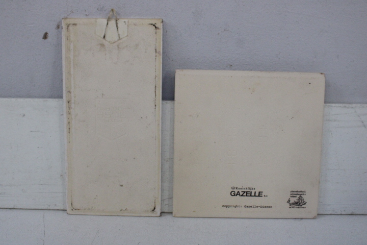 Set van 9 siertegels met tekst en afbeelding – foto 9 – kavel bij GSD Auctions, Zoeterwoude