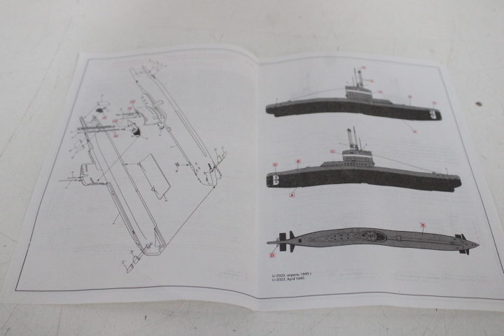 Twee keer modelbouw kit duikboot – foto 11 – kavel bij GSD Auctions, Zoeterwoude