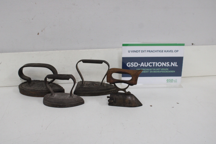 Set van 4 oude strijkijzers – foto 2 – kavel bij GSD Auctions, Zoeterwoude