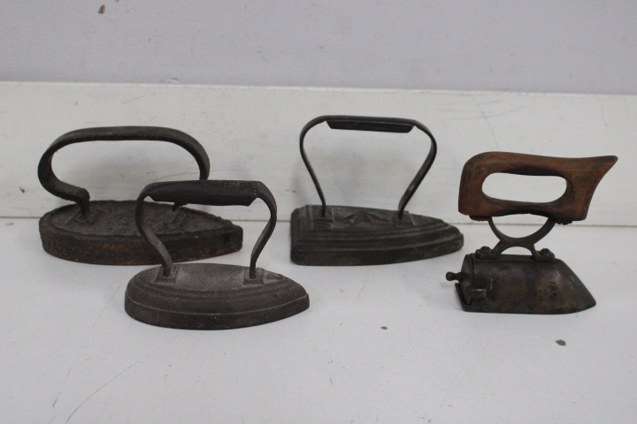 Set van 4 oude strijkijzers – foto 3 – kavel bij GSD Auctions, Zoeterwoude