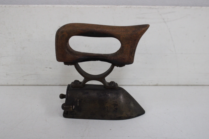 Set van 4 oude strijkijzers – foto 4 – kavel bij GSD Auctions, Zoeterwoude
