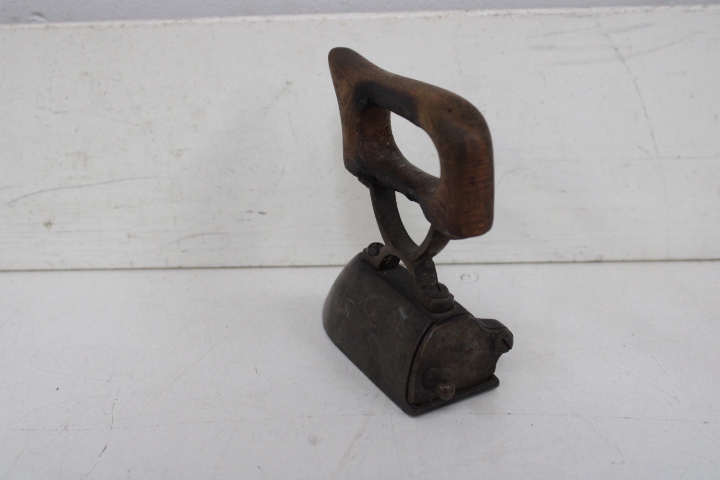Set van 4 oude strijkijzers – foto 5 – kavel bij GSD Auctions, Zoeterwoude