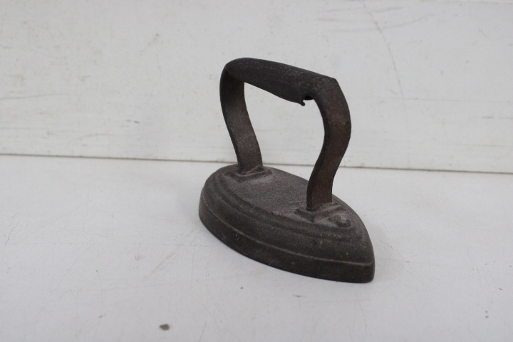 Set van 4 oude strijkijzers – foto 8 – kavel bij GSD Auctions, Zoeterwoude