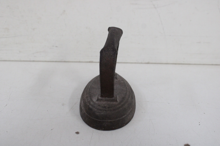 Set van 4 oude strijkijzers – foto 10 – kavel bij GSD Auctions, Zoeterwoude