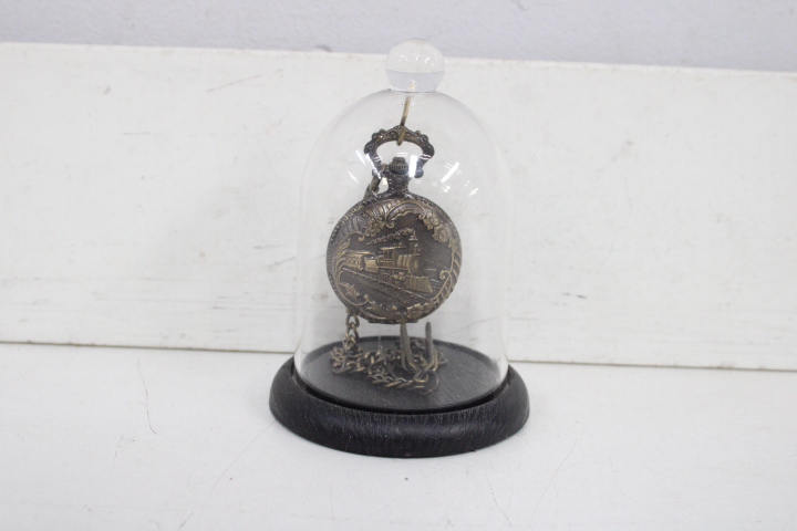 Antieke zakhorloge onder glazen stolp – foto 3 – kavel bij GSD Auctions, Zoeterwoude