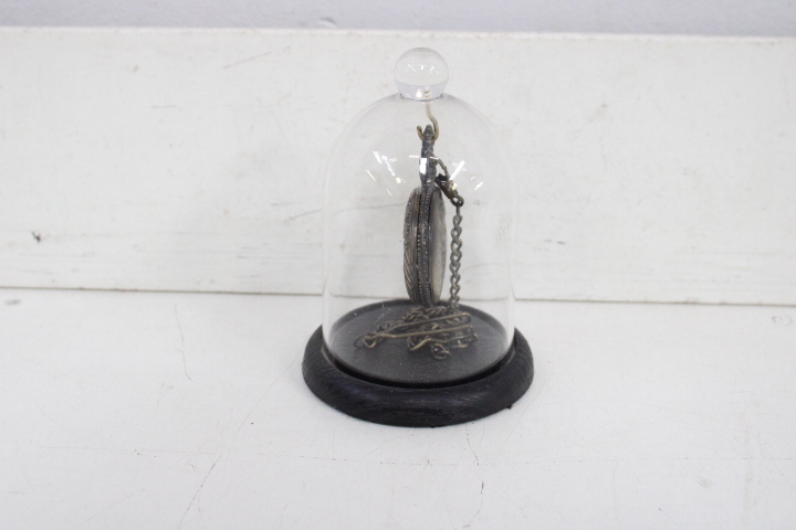 Antieke zakhorloge onder glazen stolp – foto 5 – kavel bij GSD Auctions, Zoeterwoude