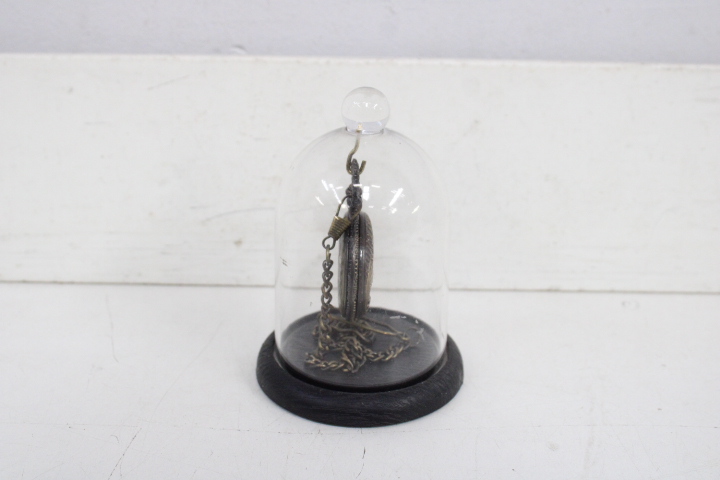 Antieke zakhorloge onder glazen stolp – foto 7 – kavel bij GSD Auctions, Zoeterwoude