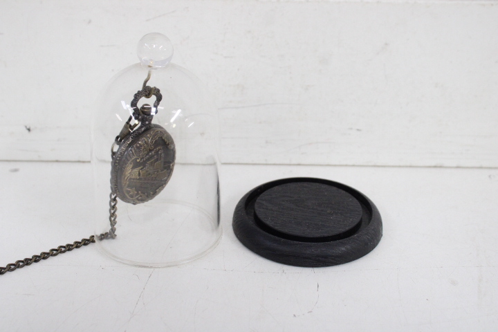 Antieke zakhorloge onder glazen stolp – foto 8 – kavel bij GSD Auctions, Zoeterwoude