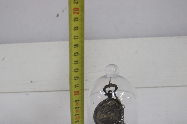 Antieke zakhorloge onder glazen stolp – foto 10 – kavel bij GSD Auctions, Zoeterwoude