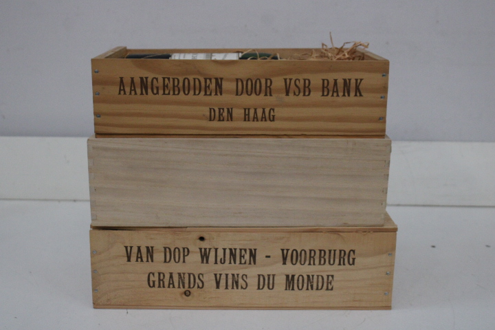 Set van zes verschillende wijnflessen – foto 23 – kavel bij GSD Auctions, Zoeterwoude