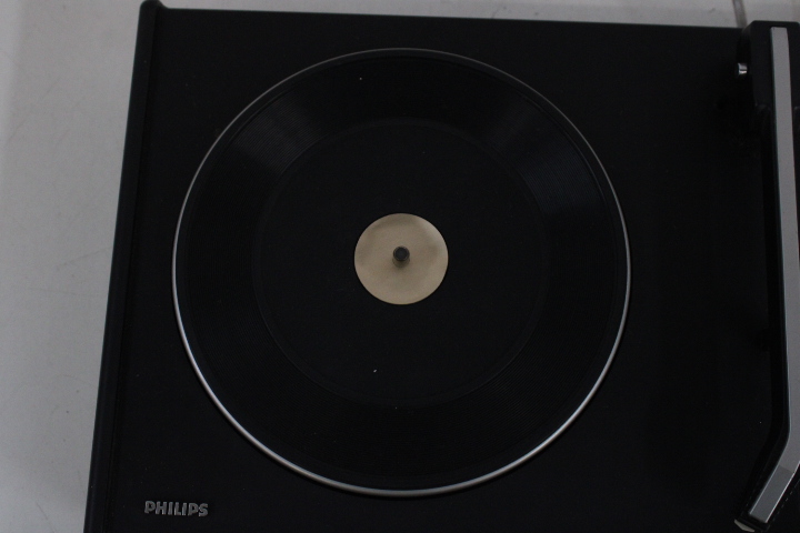 Philips Platenspeler met Bruine Afdekking – foto 8 – kavel bij GSD Auctions, Zoeterwoude
