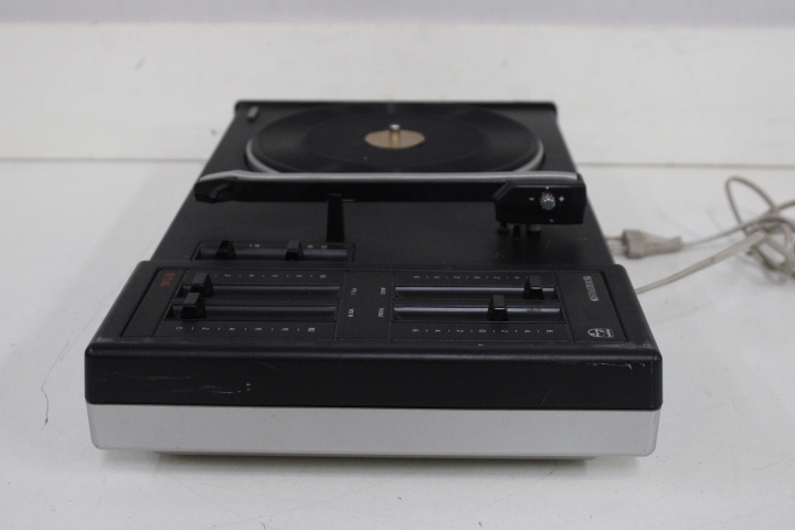 Philips Platenspeler met Bruine Afdekking – foto 13 – kavel bij GSD Auctions, Zoeterwoude