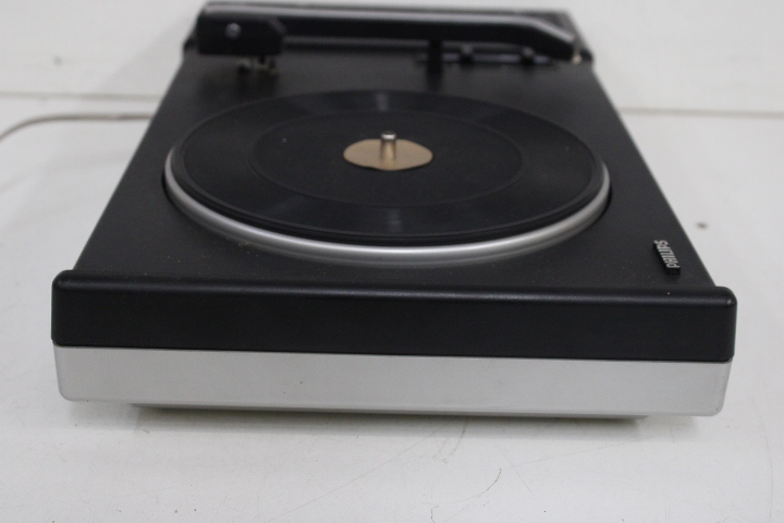 Philips Platenspeler met Bruine Afdekking – foto 17 – kavel bij GSD Auctions, Zoeterwoude