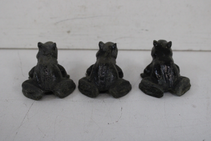 Set van drie kleine decoratieve bronzen kikkers – foto 6 – kavel bij GSD Auctions, Zoeterwoude