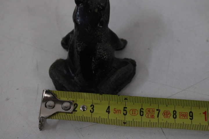 Set van drie kleine decoratieve bronzen kikkers – foto 10 – kavel bij GSD Auctions, Zoeterwoude
