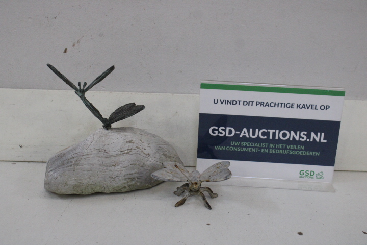 Sculptuur van libellen op steen – foto 2 – kavel bij GSD Auctions, Zoeterwoude