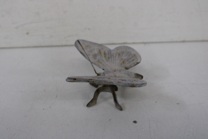 Sculptuur van libellen op steen – foto 7 – kavel bij GSD Auctions, Zoeterwoude