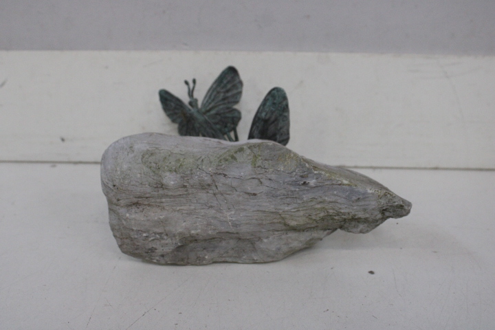 Sculptuur van libellen op steen – foto 21 – kavel bij GSD Auctions, Zoeterwoude