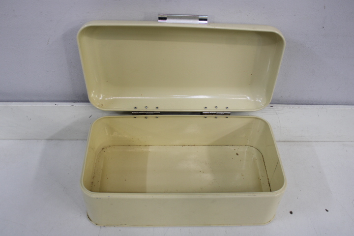 Vintage metalen broodtrommel creme – foto 5 – kavel bij GSD Auctions, Zoeterwoude