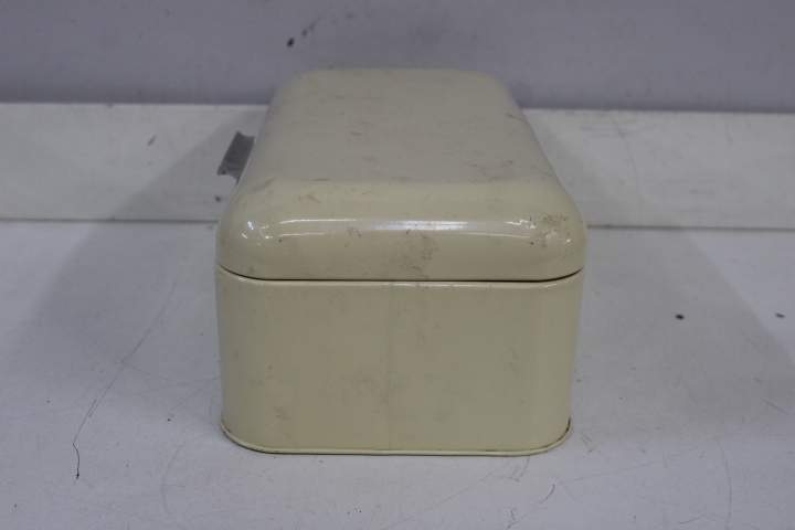 Vintage metalen broodtrommel creme – foto 6 – kavel bij GSD Auctions, Zoeterwoude