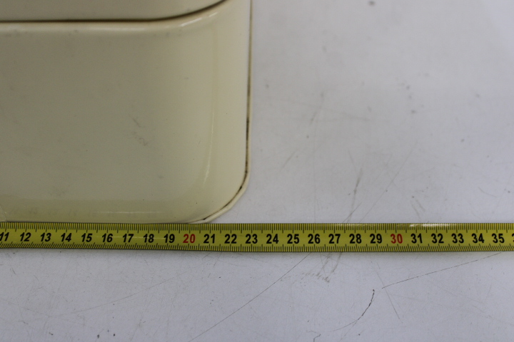 Vintage metalen broodtrommel creme – foto 11 – kavel bij GSD Auctions, Zoeterwoude