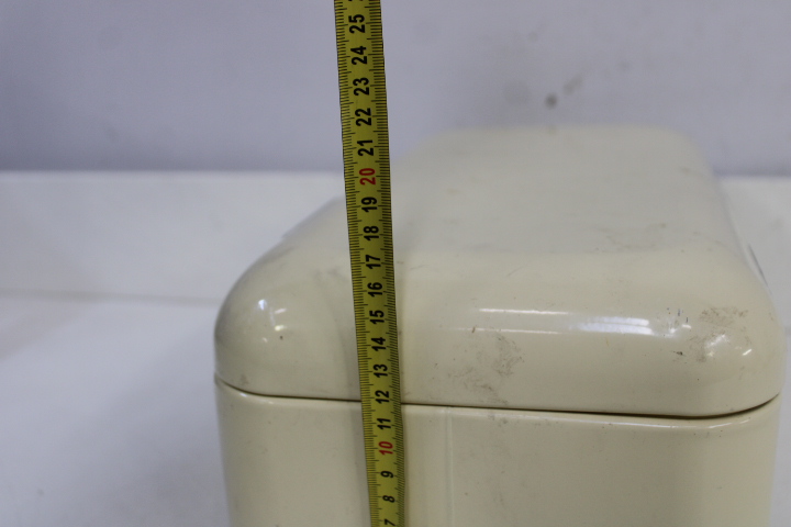 Vintage metalen broodtrommel creme – foto 12 – kavel bij GSD Auctions, Zoeterwoude