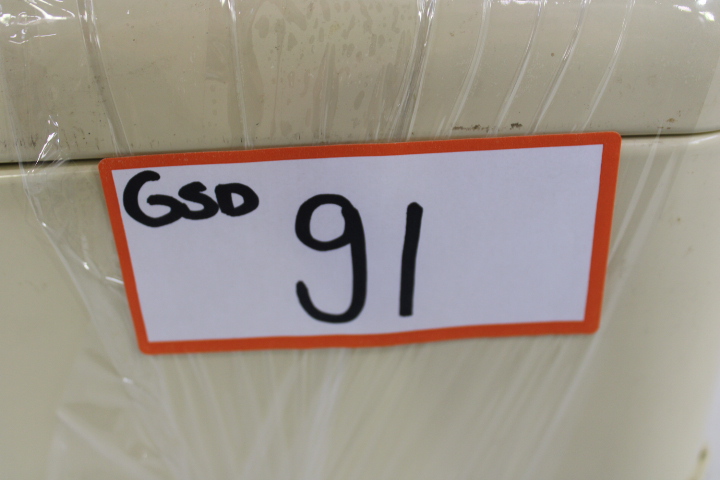 Vintage metalen broodtrommel creme – foto 13 – kavel bij GSD Auctions, Zoeterwoude