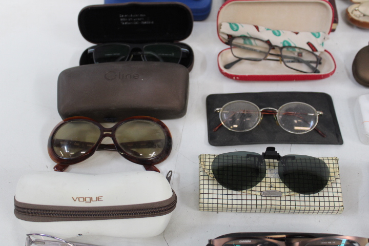 verzameling brillen met diverse monturen en opbergetuis – foto 8 – kavel bij GSD Auctions, Zoeterwoude