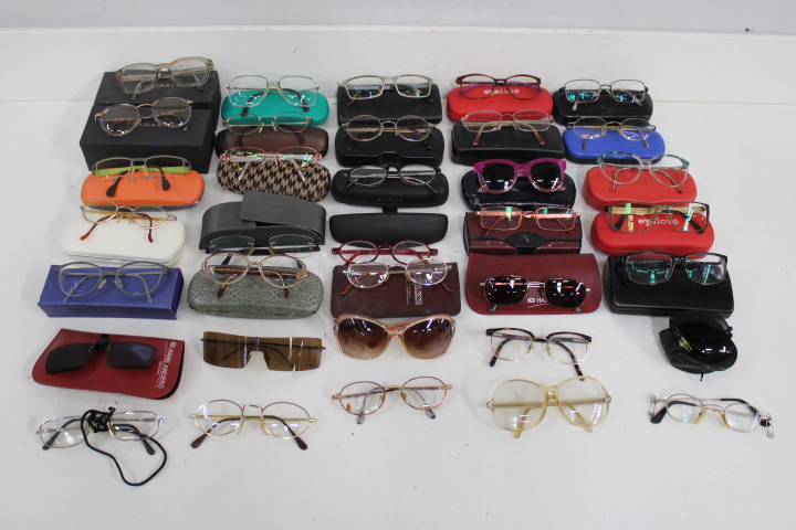 Collectie diverse brilframes met etuis – foto 3 – kavel bij GSD Auctions, Zoeterwoude
