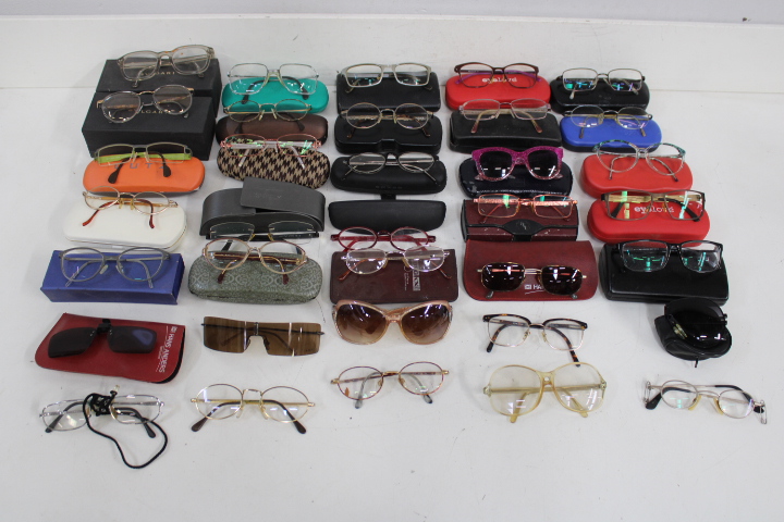 Collectie diverse brilframes met etuis – foto 4 – kavel bij GSD Auctions, Zoeterwoude