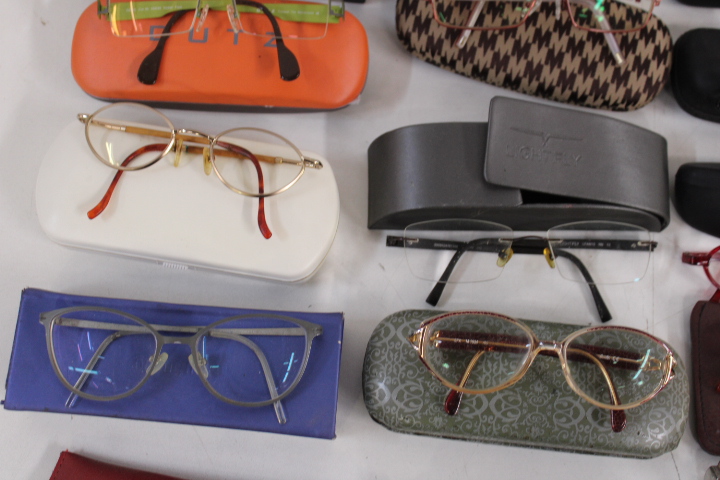 Collectie diverse brilframes met etuis – foto 11 – kavel bij GSD Auctions, Zoeterwoude