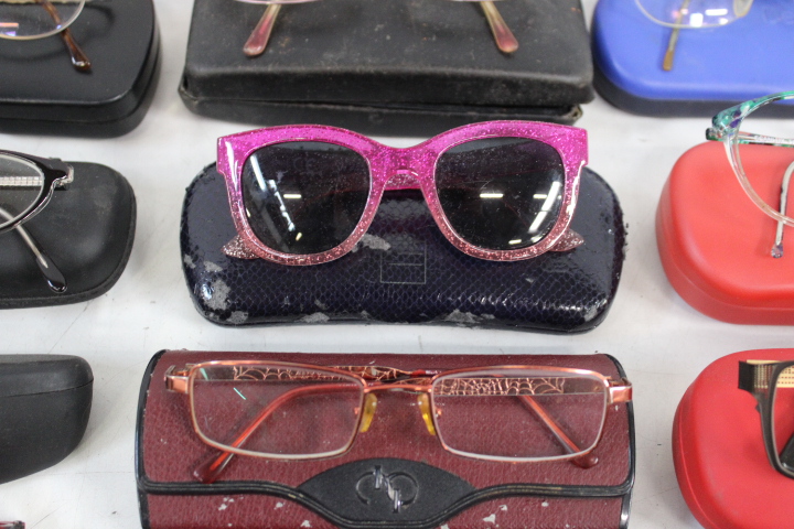 Collectie diverse brilframes met etuis – foto 16 – kavel bij GSD Auctions, Zoeterwoude