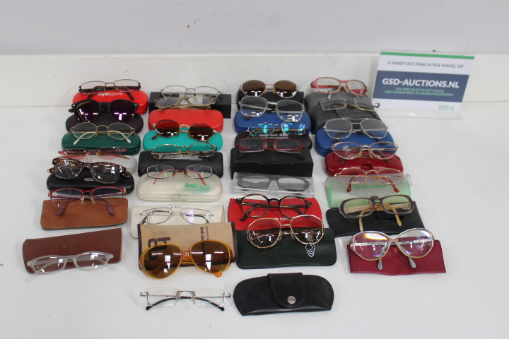 Diverse brillen met hoes – kavel bij GSD Auctions, Zoeterwoude