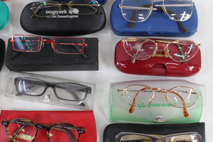 Diverse brillen met hoes – foto 7 – kavel bij GSD Auctions, Zoeterwoude