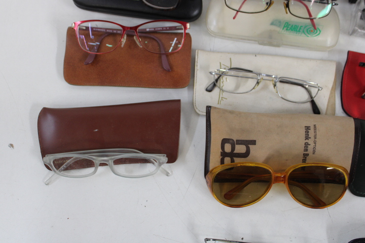 Diverse brillen met hoes – foto 9 – kavel bij GSD Auctions, Zoeterwoude