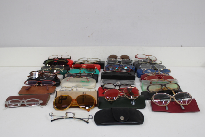 Diverse brillen met hoes – foto 18 – kavel bij GSD Auctions, Zoeterwoude